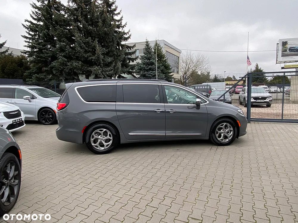 Chrysler Pacifica - 2