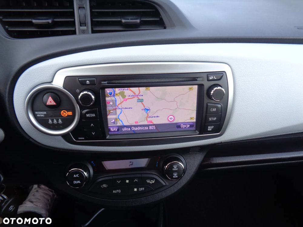 Toyota Yaris Hybrid 100 Life - 10