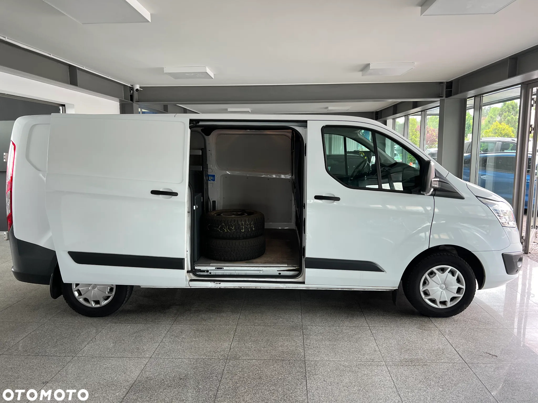 Ford Custom - 20