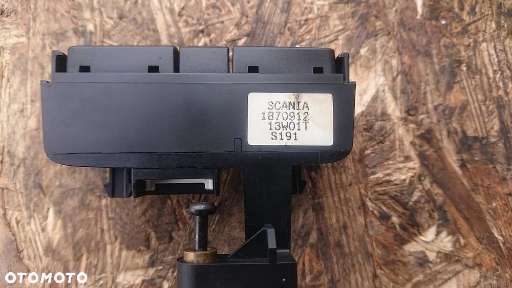 # SCANIA R 440 XPI PRZEŁĄCZNIK PRZYCISK KIEROWNICY TEMPOMAT TEMPOMATU RETARDER RETARDERA 1870912 - 2