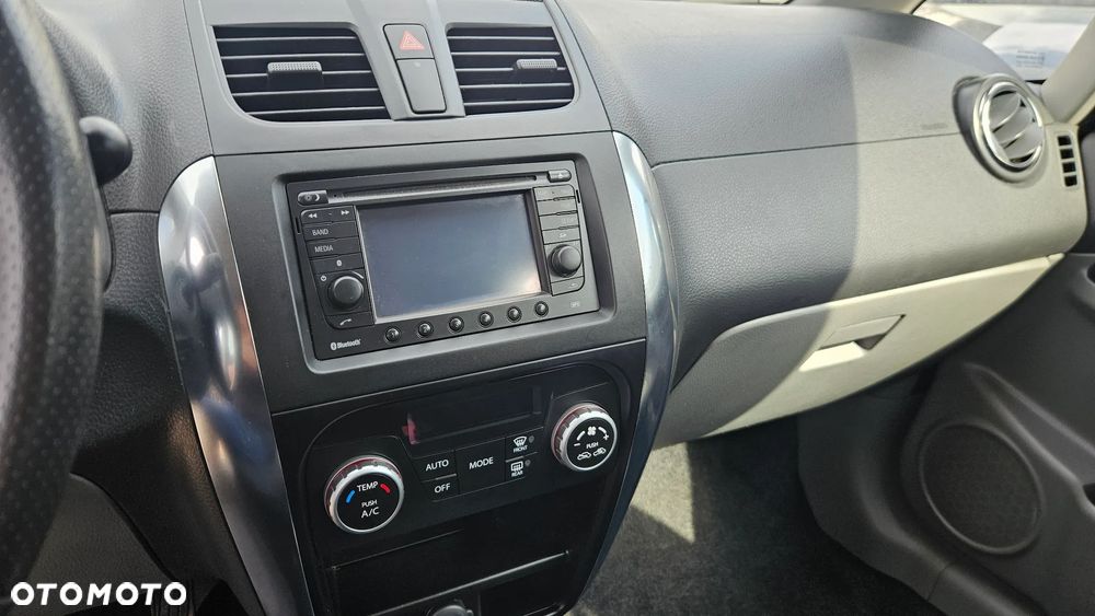 Suzuki SX4 1.6 VVT 4x4 Style - 16