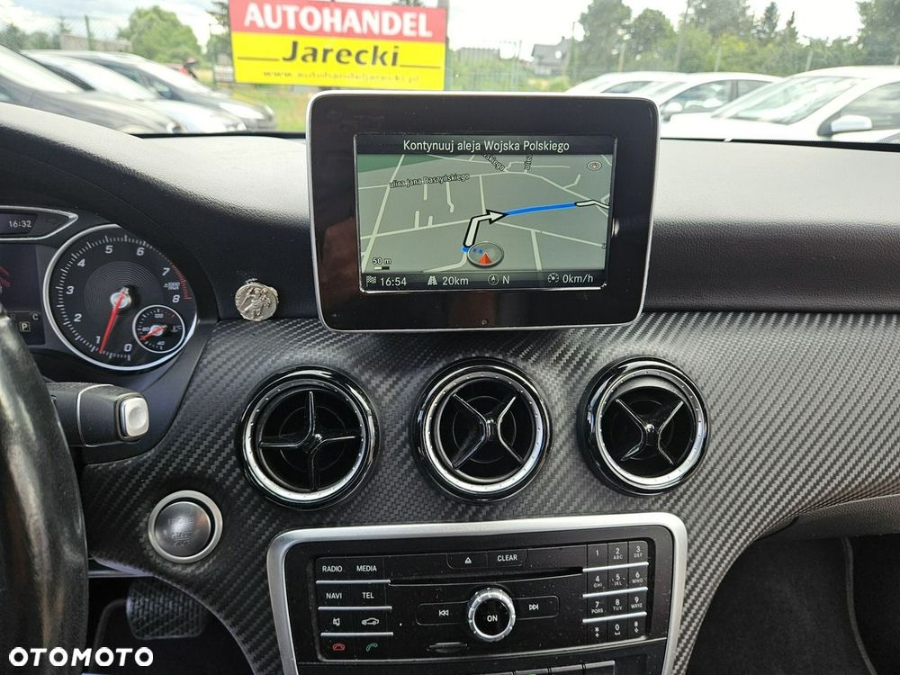 Mercedes-Benz GLA - 21