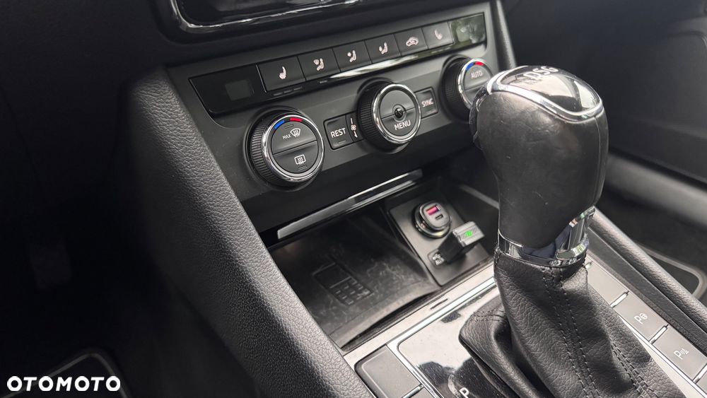 Skoda Superb 2.0 TDI Style DSG - 29