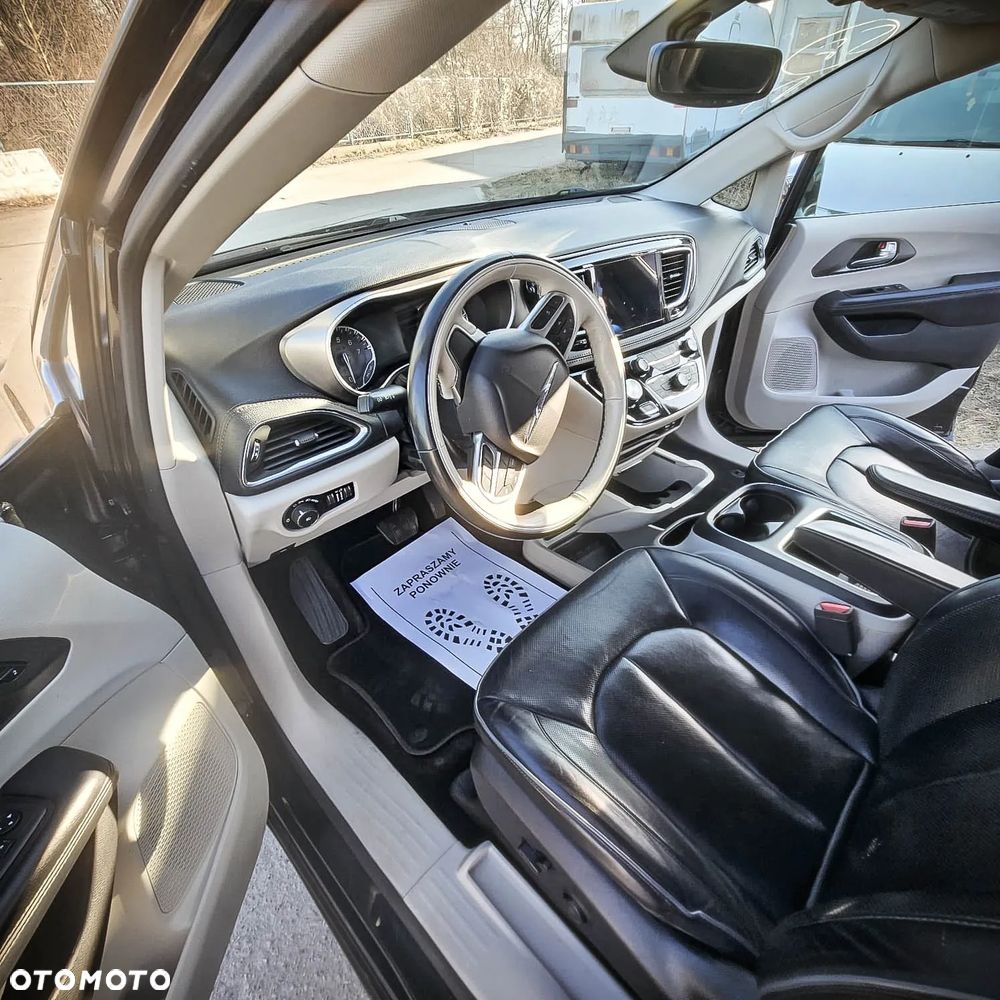 Chrysler Pacifica - 10