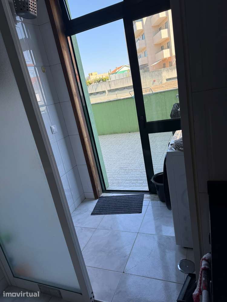 Apartamaneto T1+1 c/terraço e garagem em Canidelo - Grande imagem: 2/10