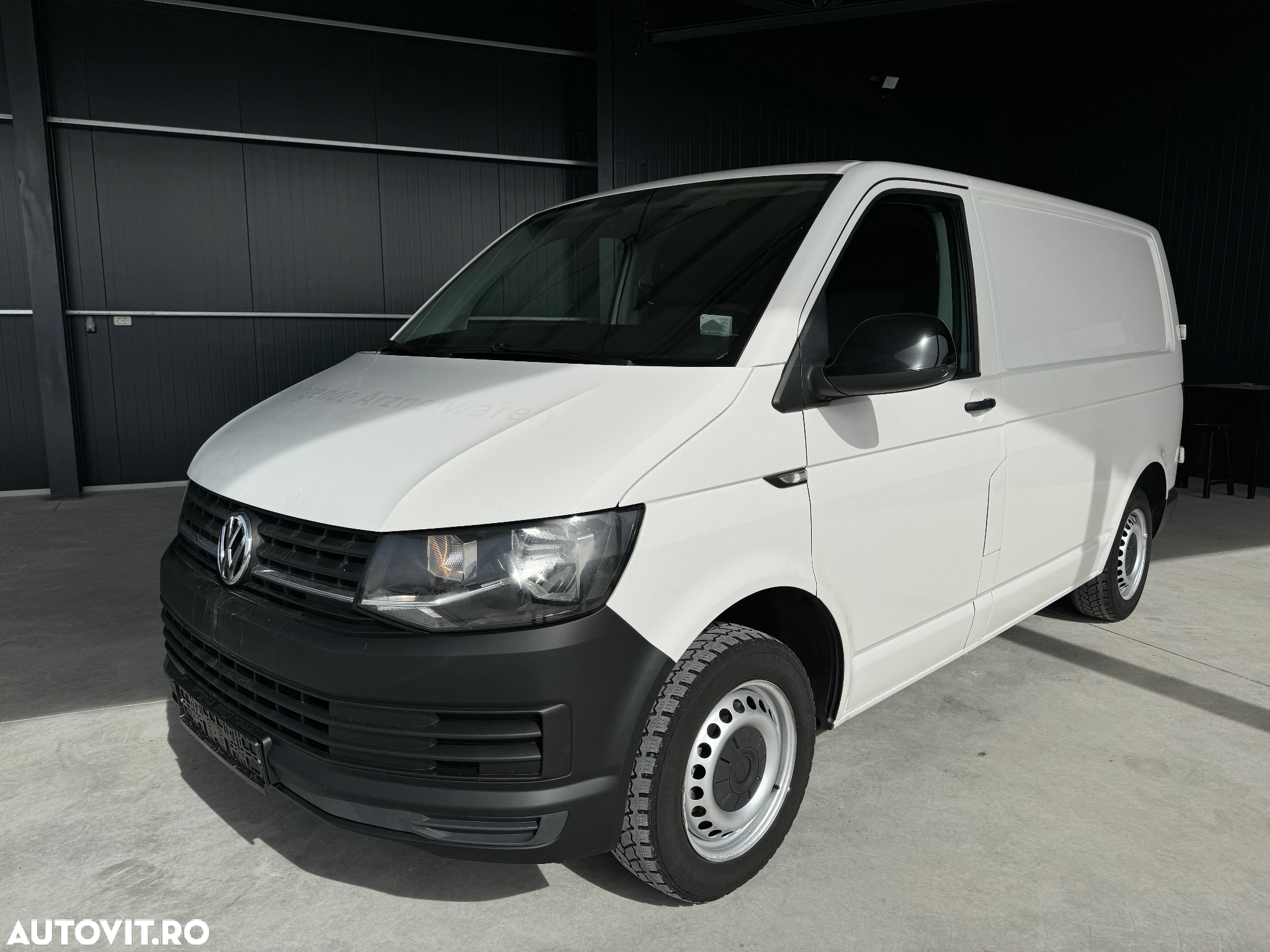 Volkswagen Transporter - 2