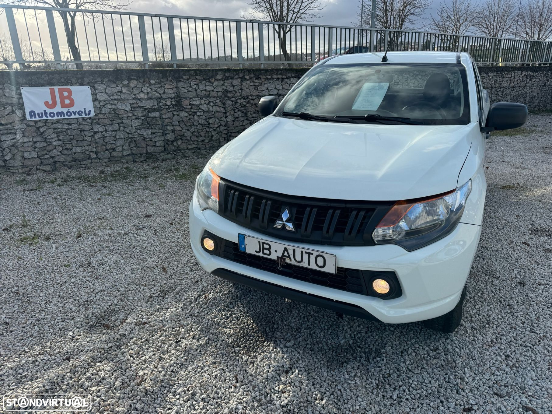 Mitsubishi L200 2.4 DI-D Club Invite 4WD - 2