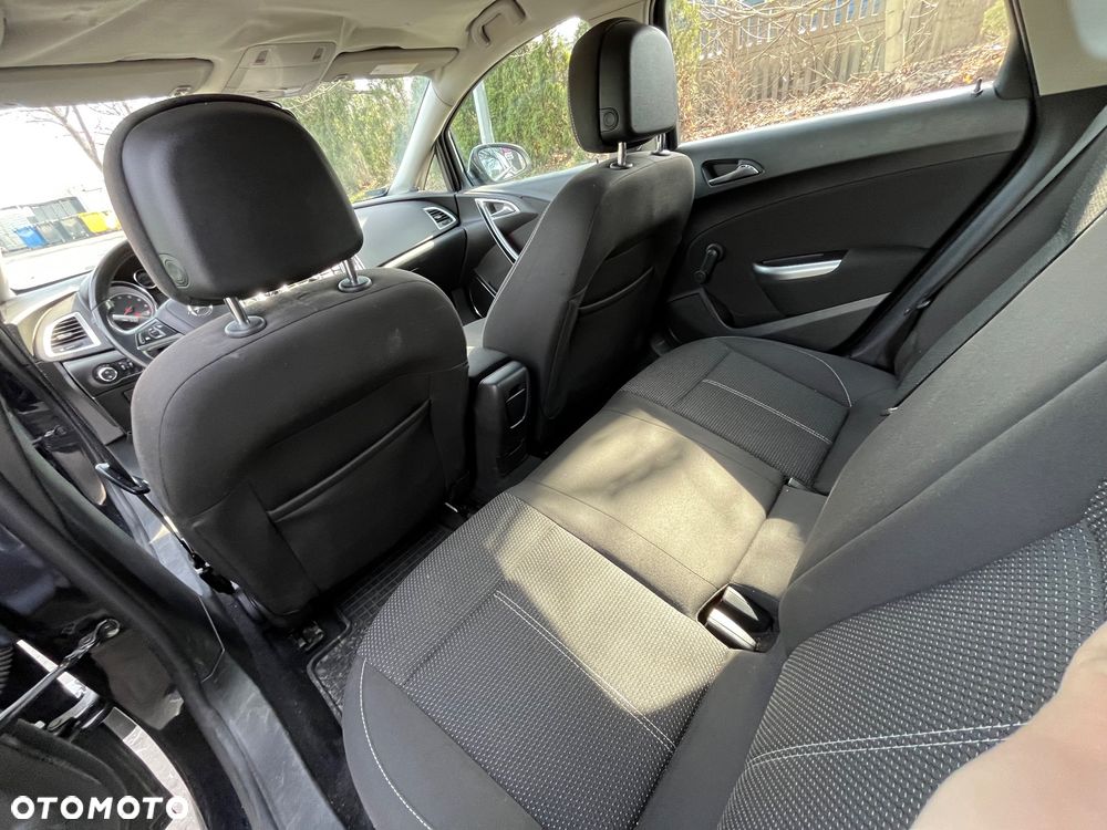 Opel Astra 1.6 T Enjoy - 10
