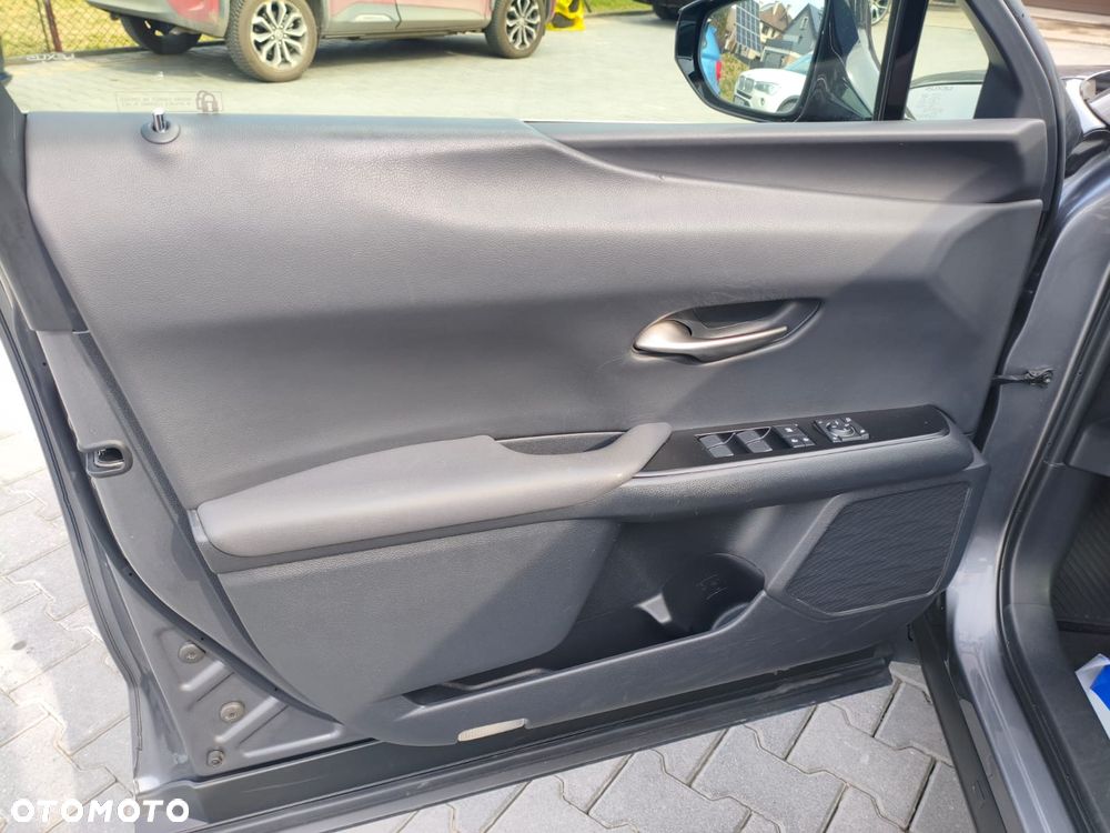 Lexus UX 250h GPF Business AWD - 10