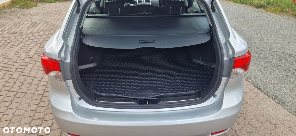 Toyota Avensis 2.2 D-4D Comfort - 9