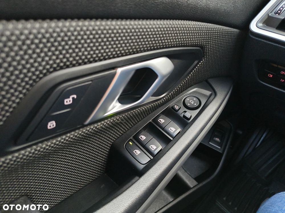BMW Seria 3 - 33