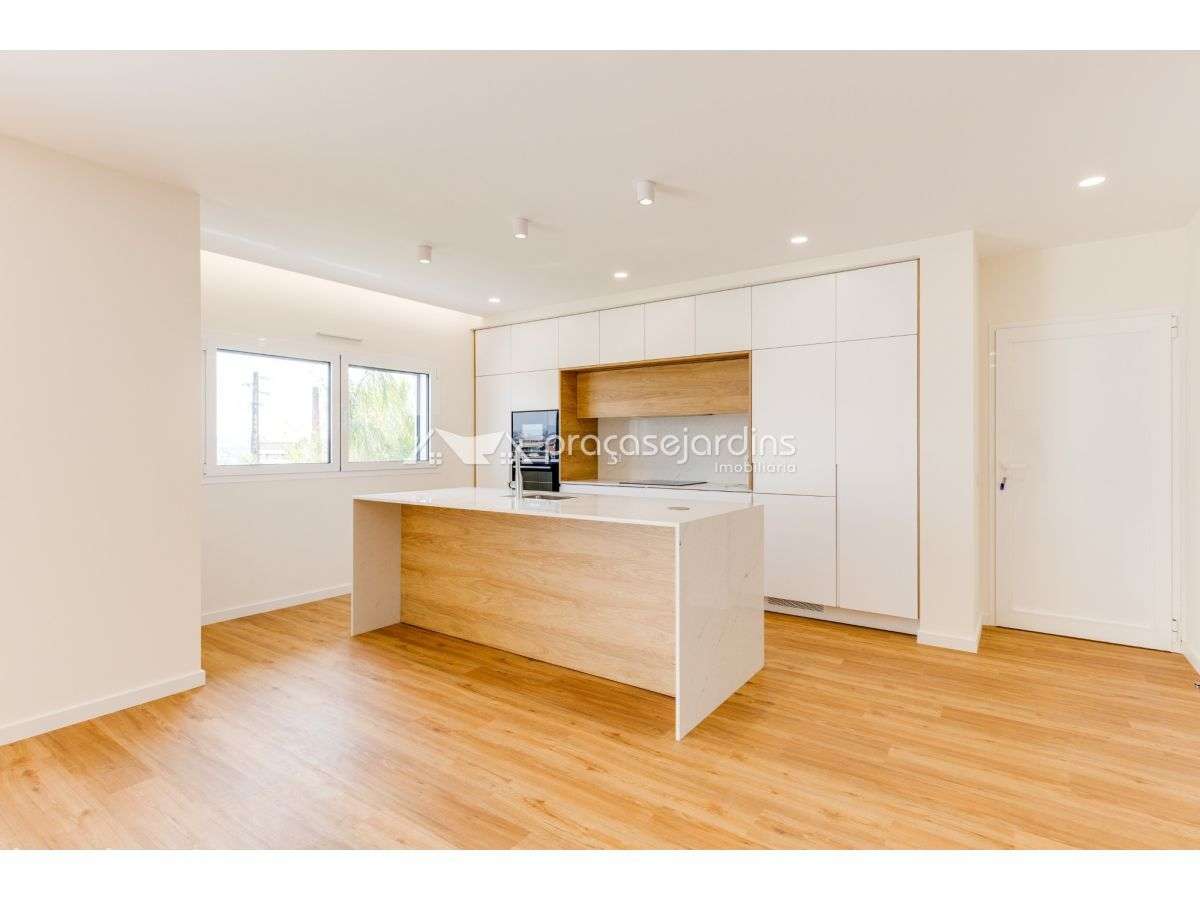 Moradia T4+1 de Arquitetura Moderna em Leiria – Conforto, Elegância... - Grande imagem: 2/37