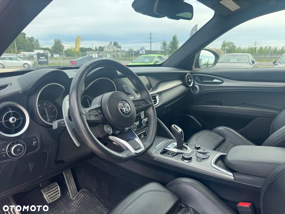 Alfa Romeo Stelvio - 14