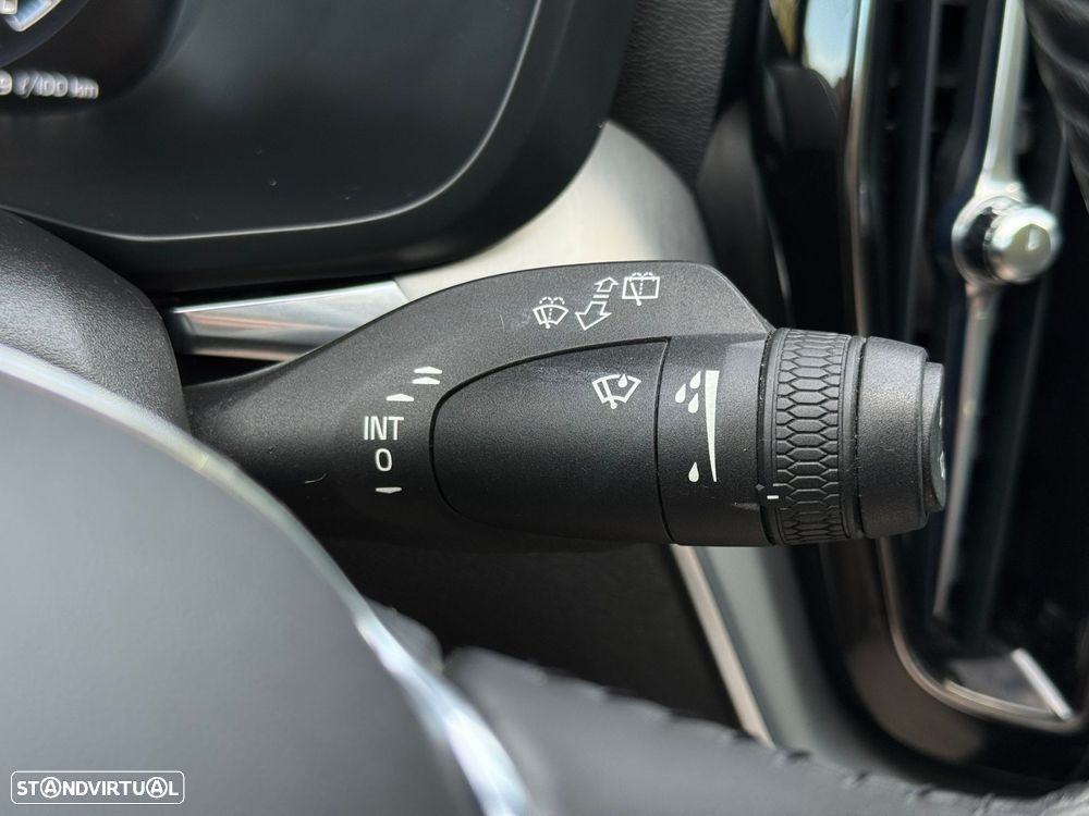 Volvo XC 60 2.0 T8 PHEV Momentum Plus AWD - 35