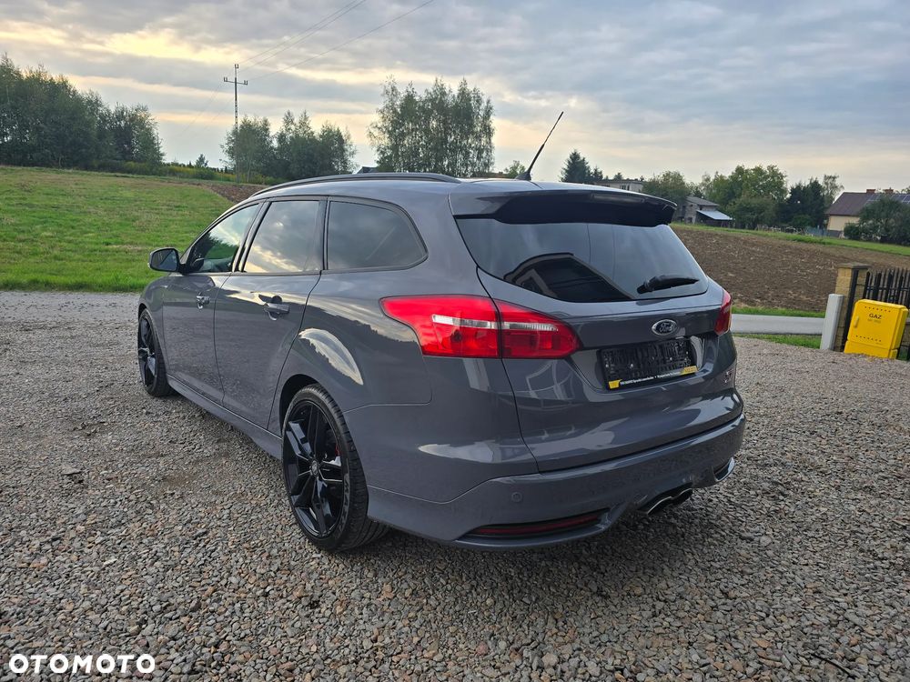 Ford Focus 2.0 EcoBoost ST mit Leder-Sport-Paket - 5