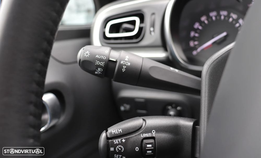 Citroën C3 1.2 PureTech Shine EAT6 - 27