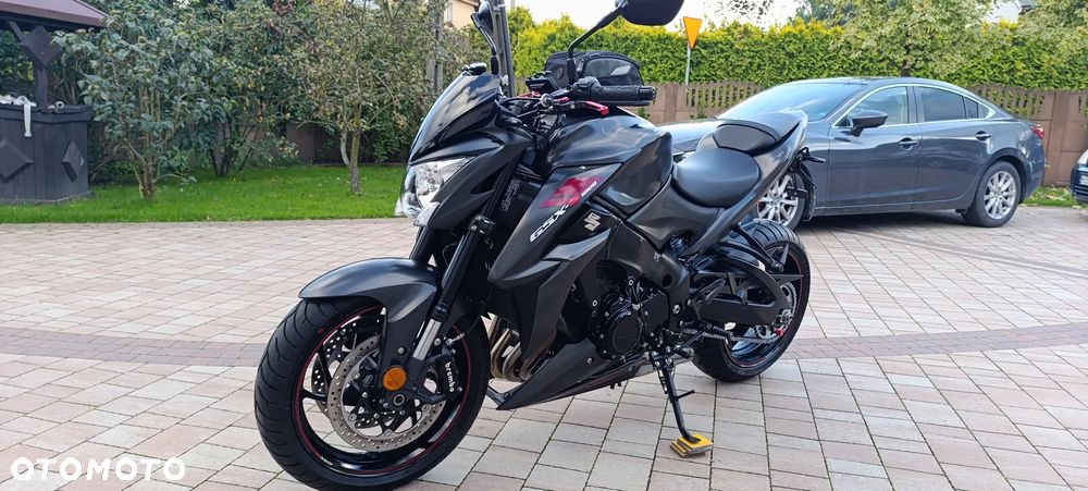 Suzuki GSX 1000 - 4