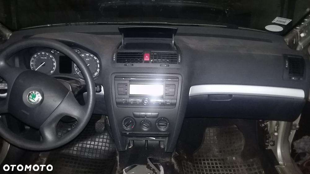 Na części Skoda Octavia II 9202 Silnik Skrzynia Maska Zderzak Drzwi Klapa Szyba - 3