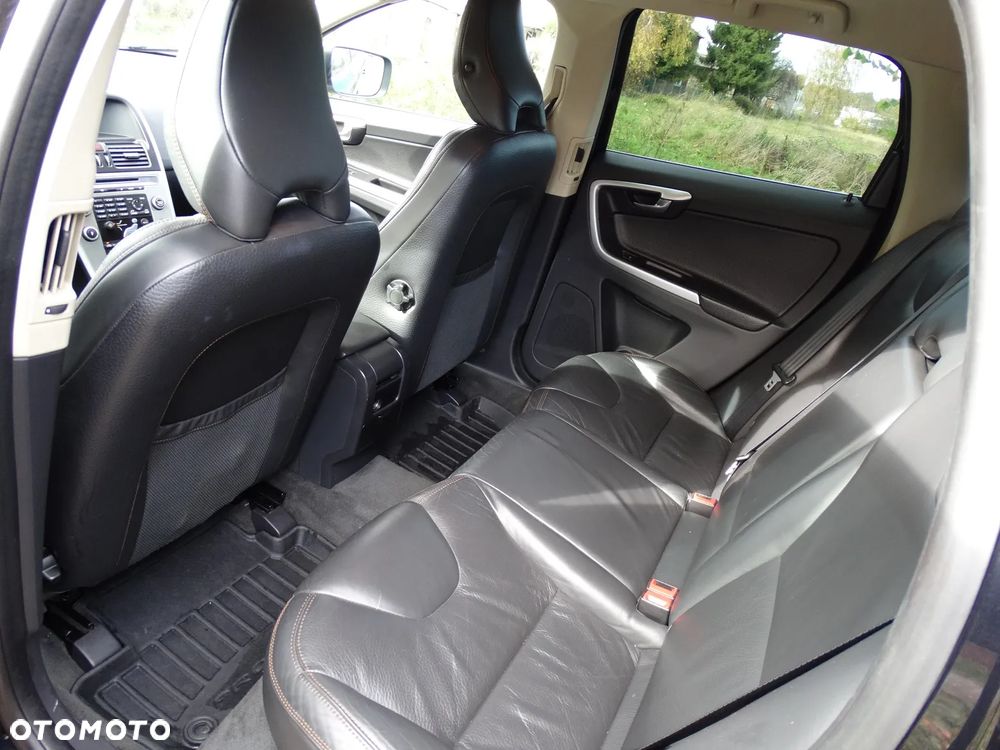 Volvo XC 60 DRIVe Momentum - 4