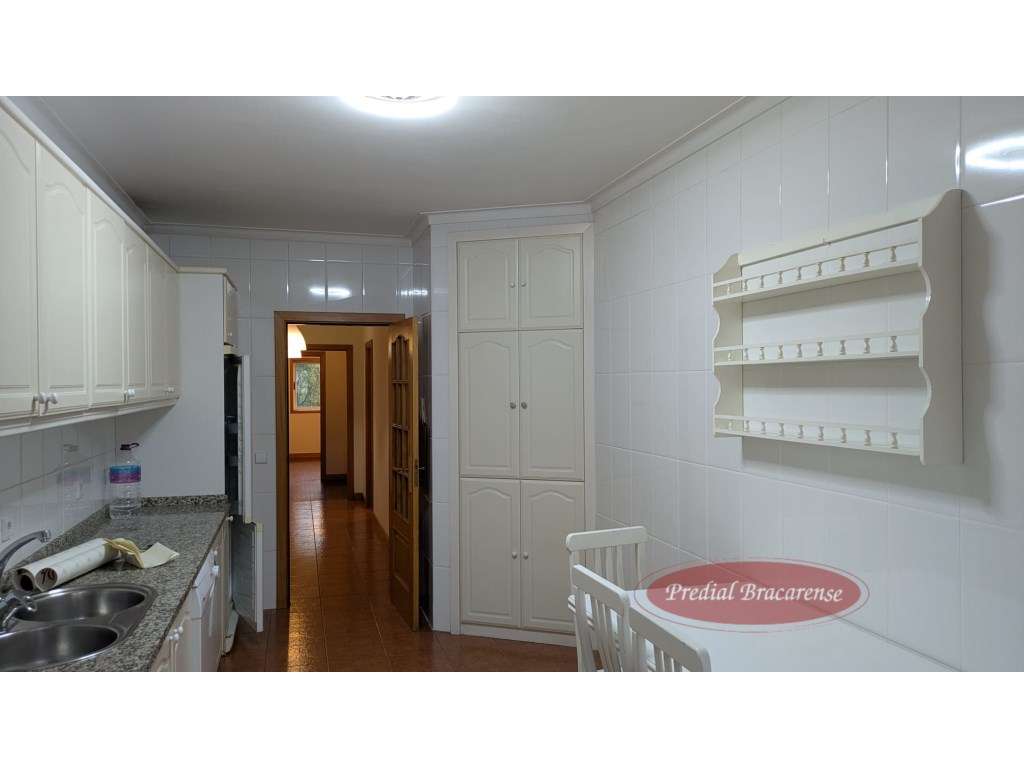 Apartamento T3 em Lamaçães, com cozinha equipada. - Grande imagem: 4/20