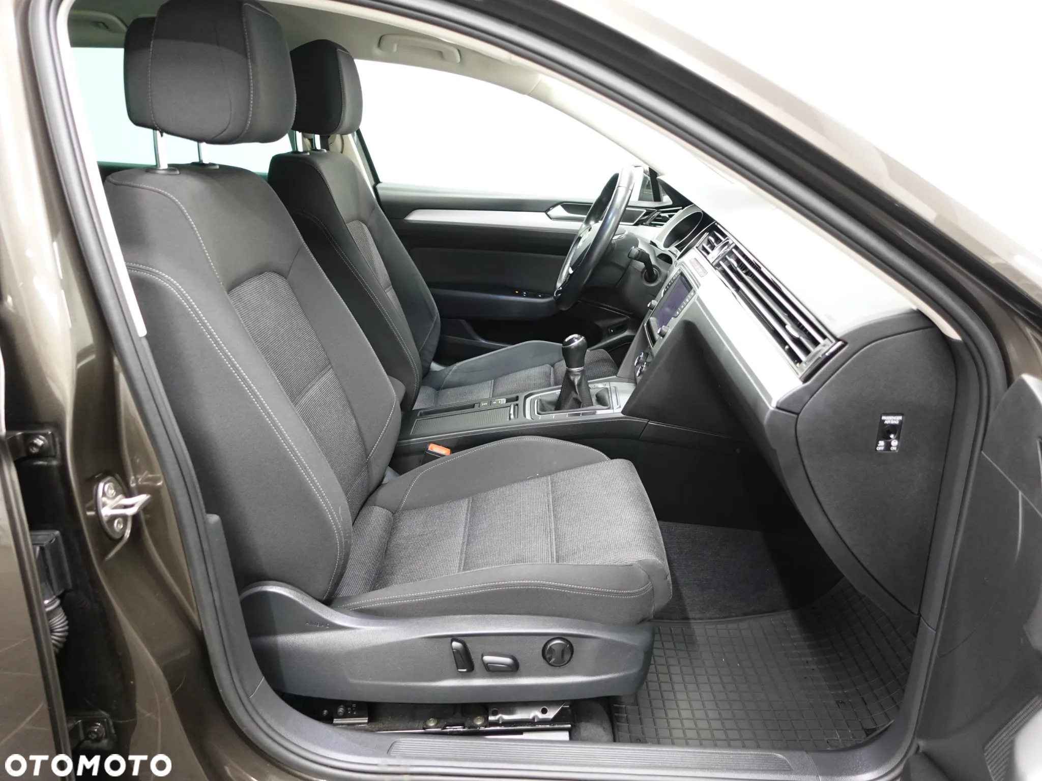 Volkswagen Passat 2.0 TDI BMT Comfortline - 28
