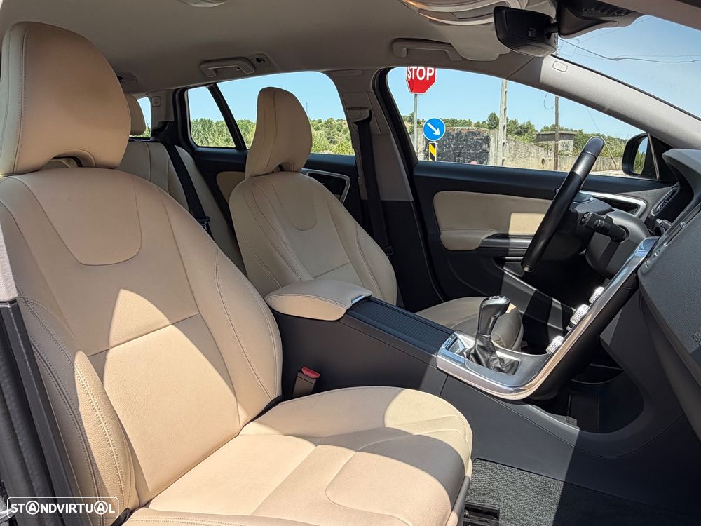 Volvo V60 2.0 D2 Momentum - 10