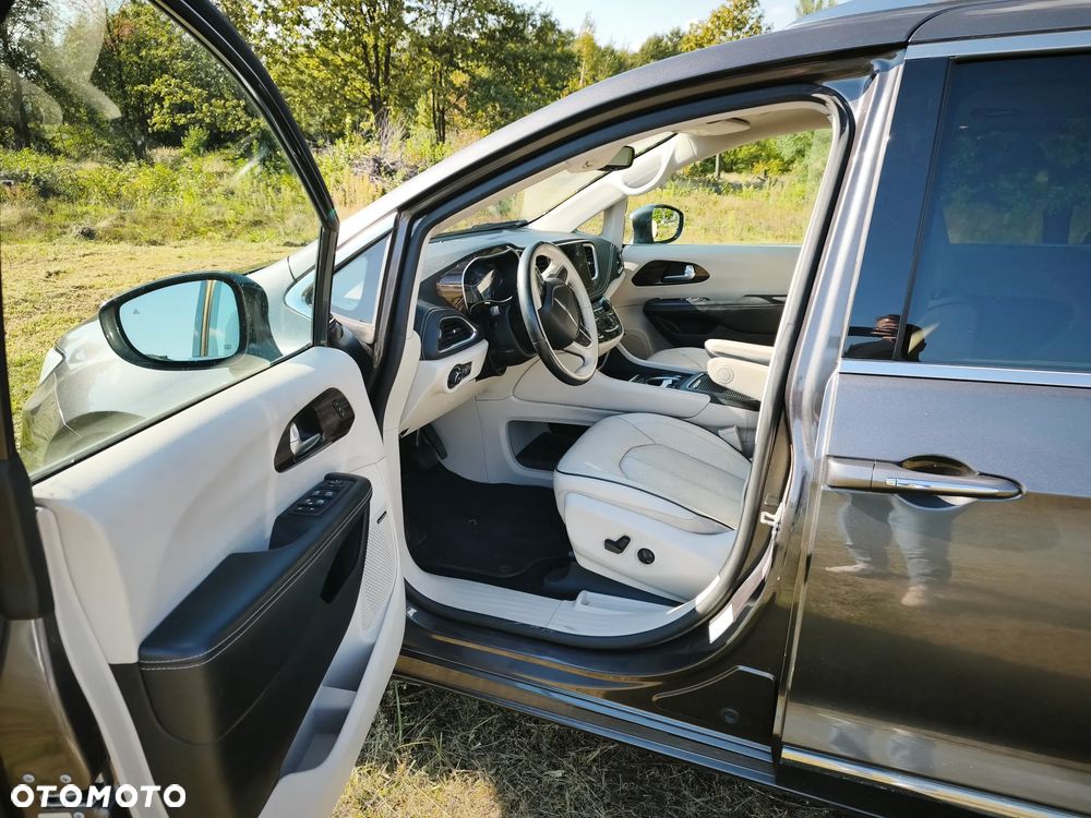 Chrysler Pacifica - 21