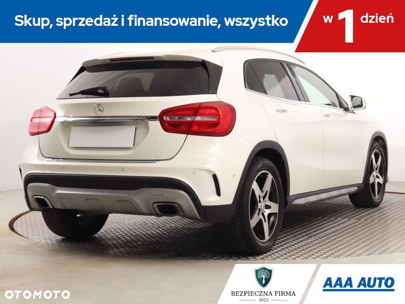 Mercedes-Benz GLA - 7