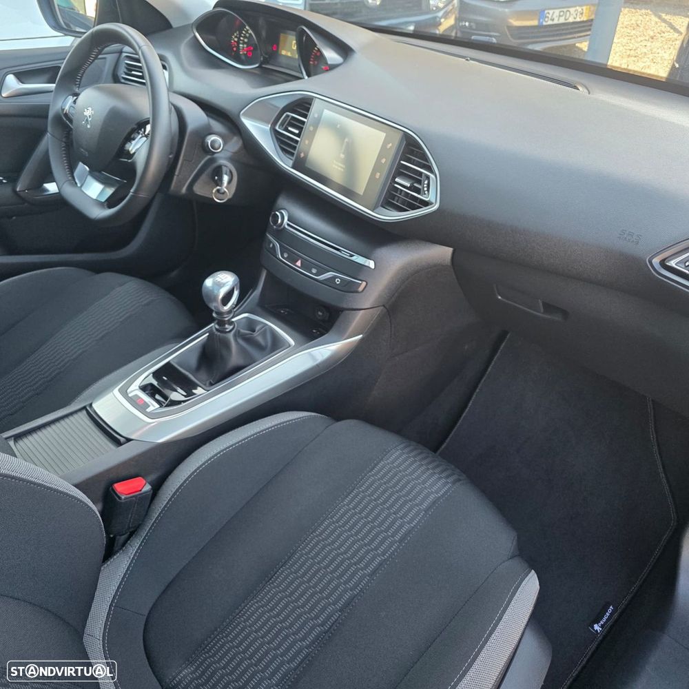 Peugeot 308 1.2 PureTech Style J17 - 31
