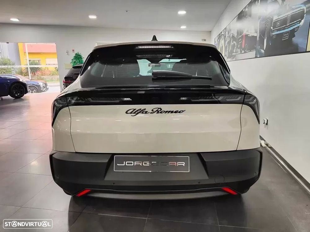 Alfa Romeo Junior Elletrica 50 kWh Launch Edition - 6
