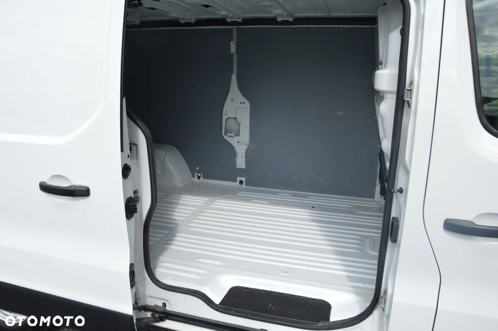Renault Trafic - 16
