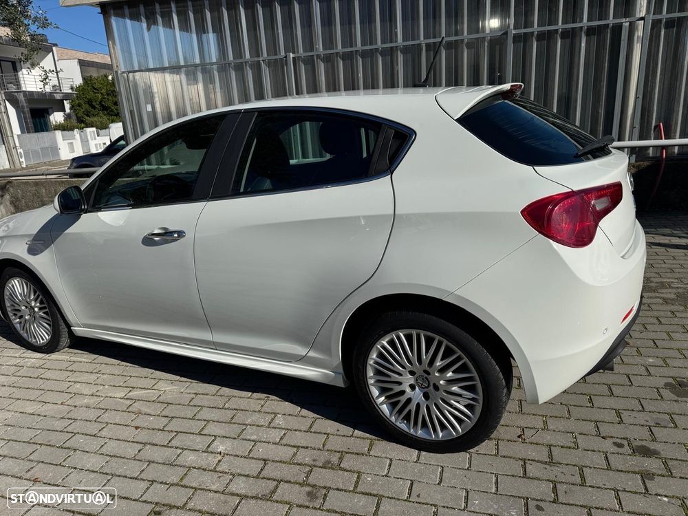 Alfa Romeo Giulietta 1.6 JTDM - 3