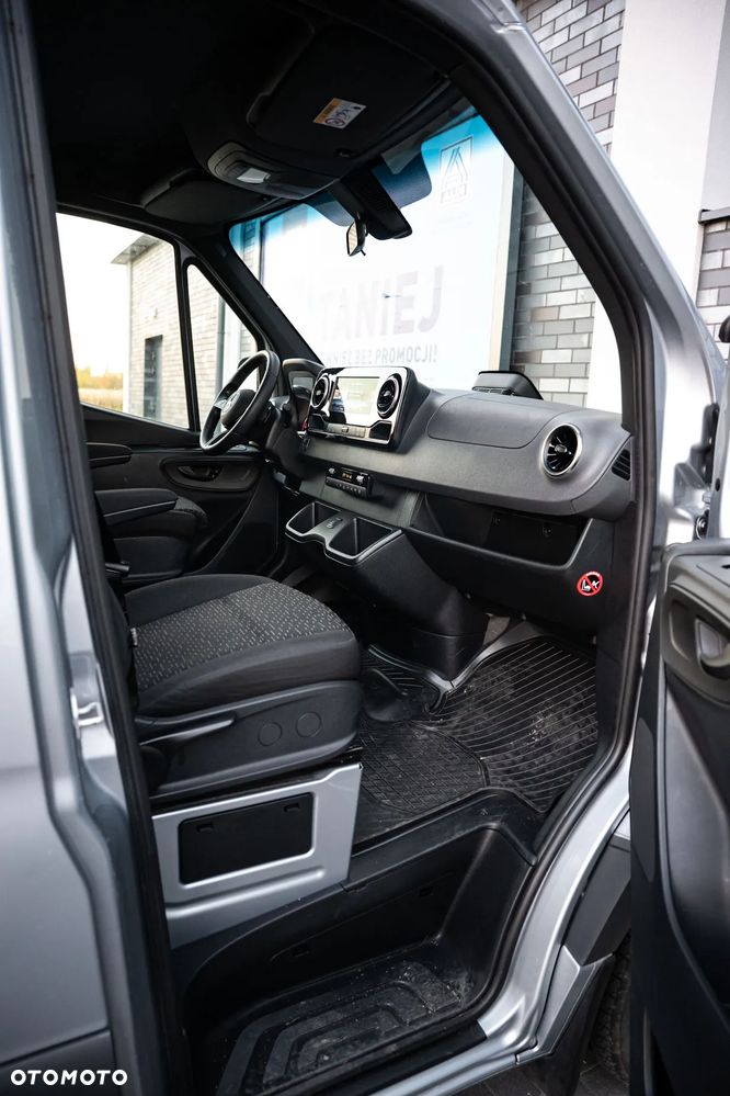 Mercedes-Benz Sprinter - 24