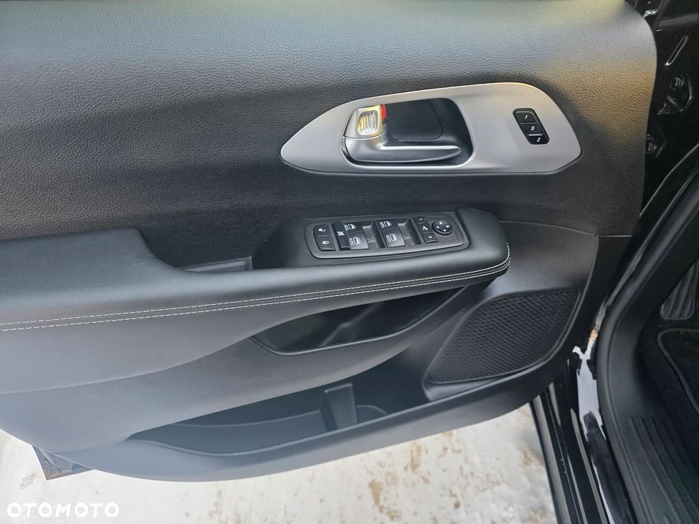 Chrysler Pacifica - 14