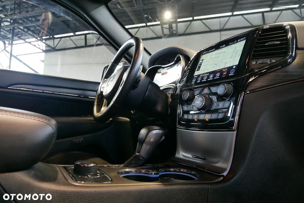 Jeep Grand Cherokee - 31