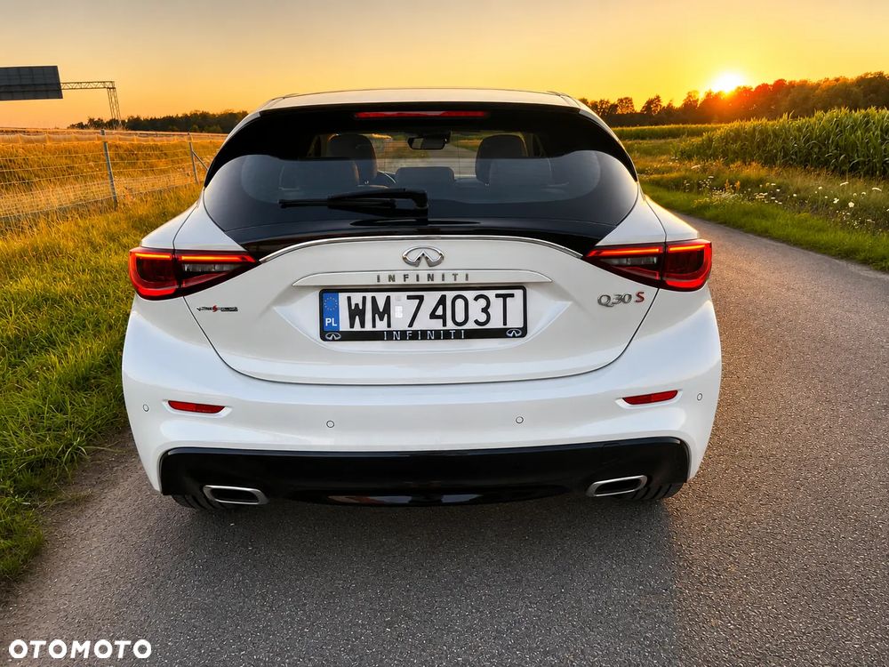 Infiniti Q30 1.6t Pure - 8
