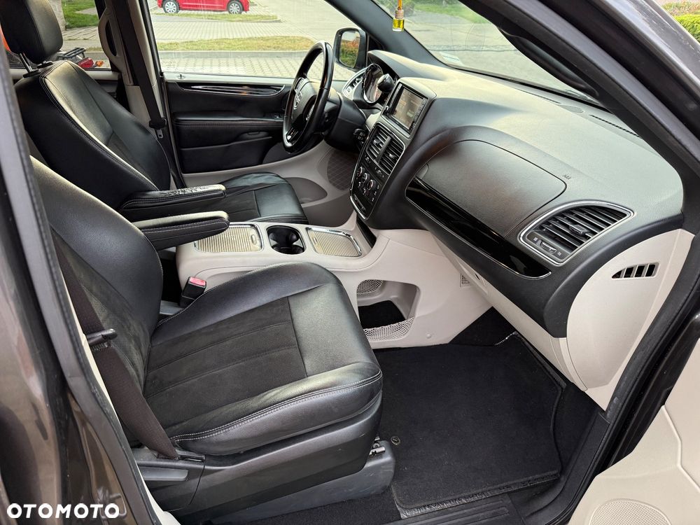Dodge Grand Caravan - 15