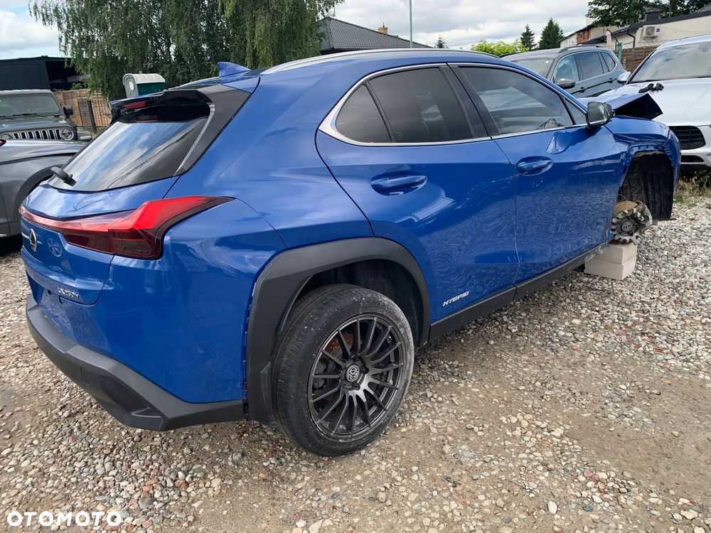 Lexus UX 250h - 6