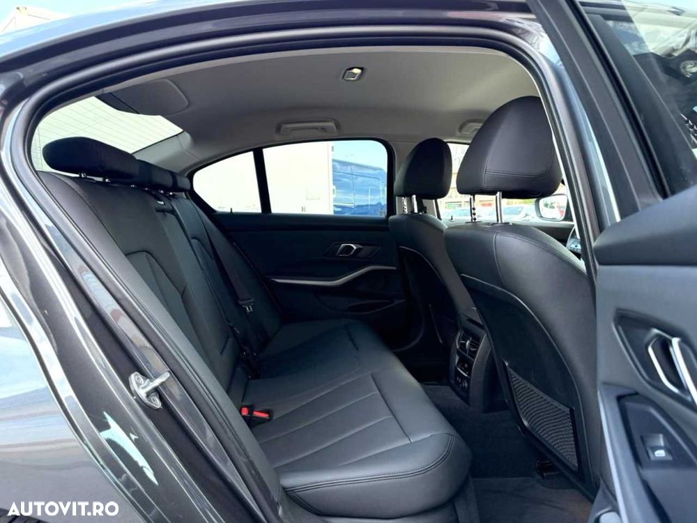 BMW Seria 3 320i AT - 17