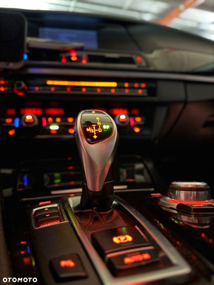 BMW Seria 5 520d xDrive - 38