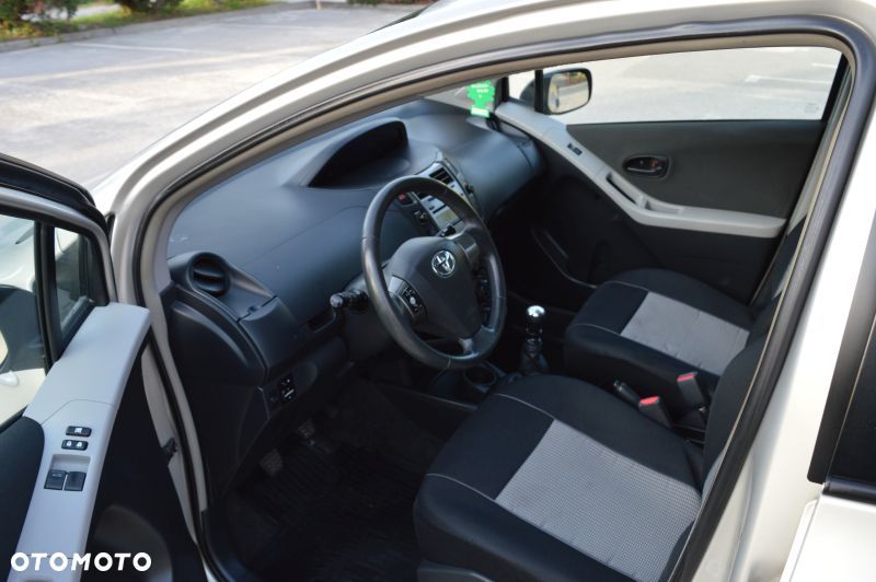 Toyota Yaris - 12