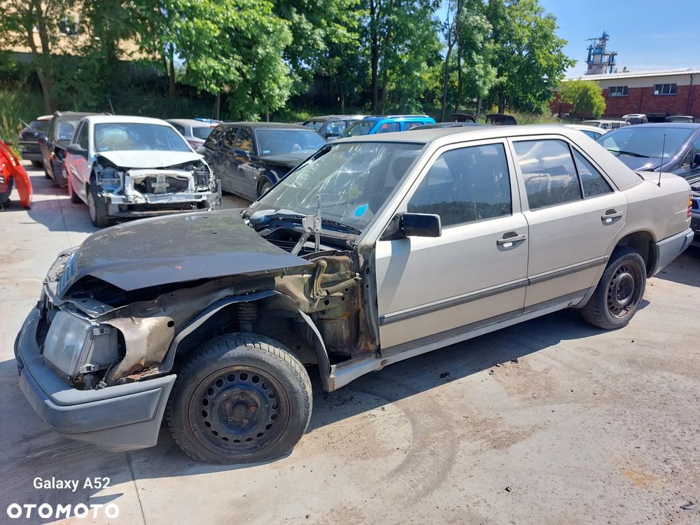 Zderzak MERCEDES 124 92R lampy,drzwi,klapa.... - 3