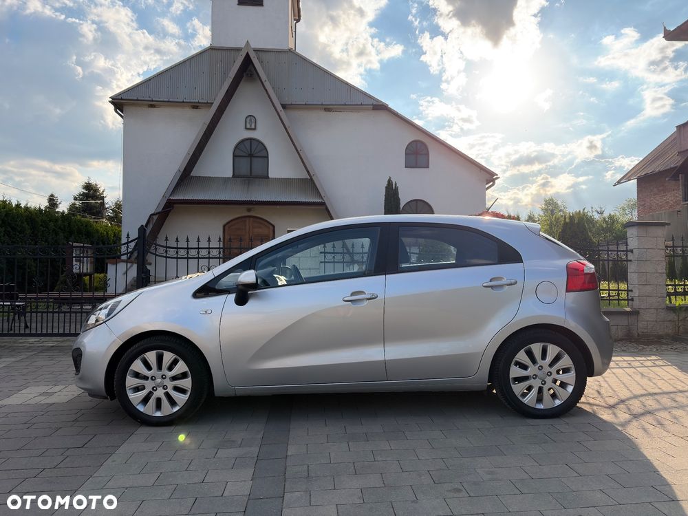 Kia Rio 1.2 L - 8