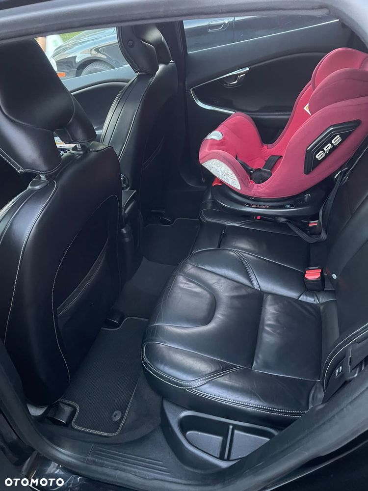 Volvo V40 D2 R-Design - 10