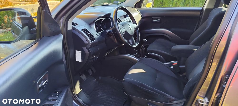 Mitsubishi Outlander 2.4 Invite 2WD - 7