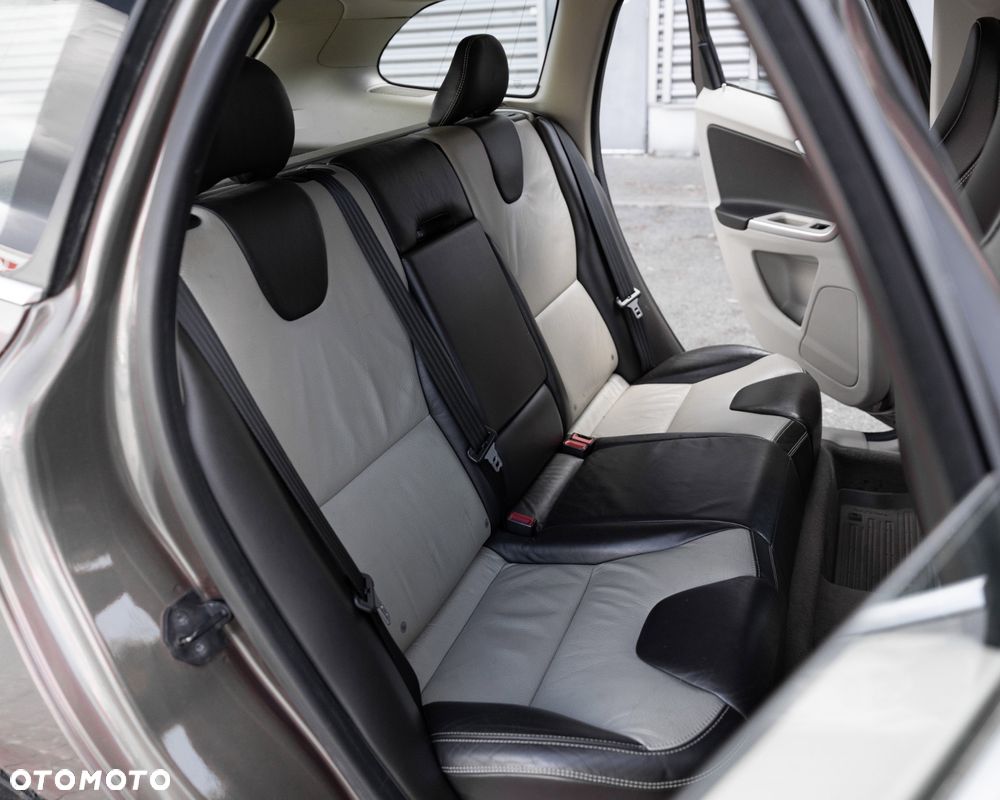 Volvo XC 60 2.4D DRIVe Momentum - 18