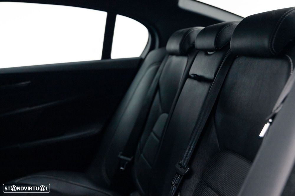 Jaguar XE 2.0 D R-Sport Aut. - 21