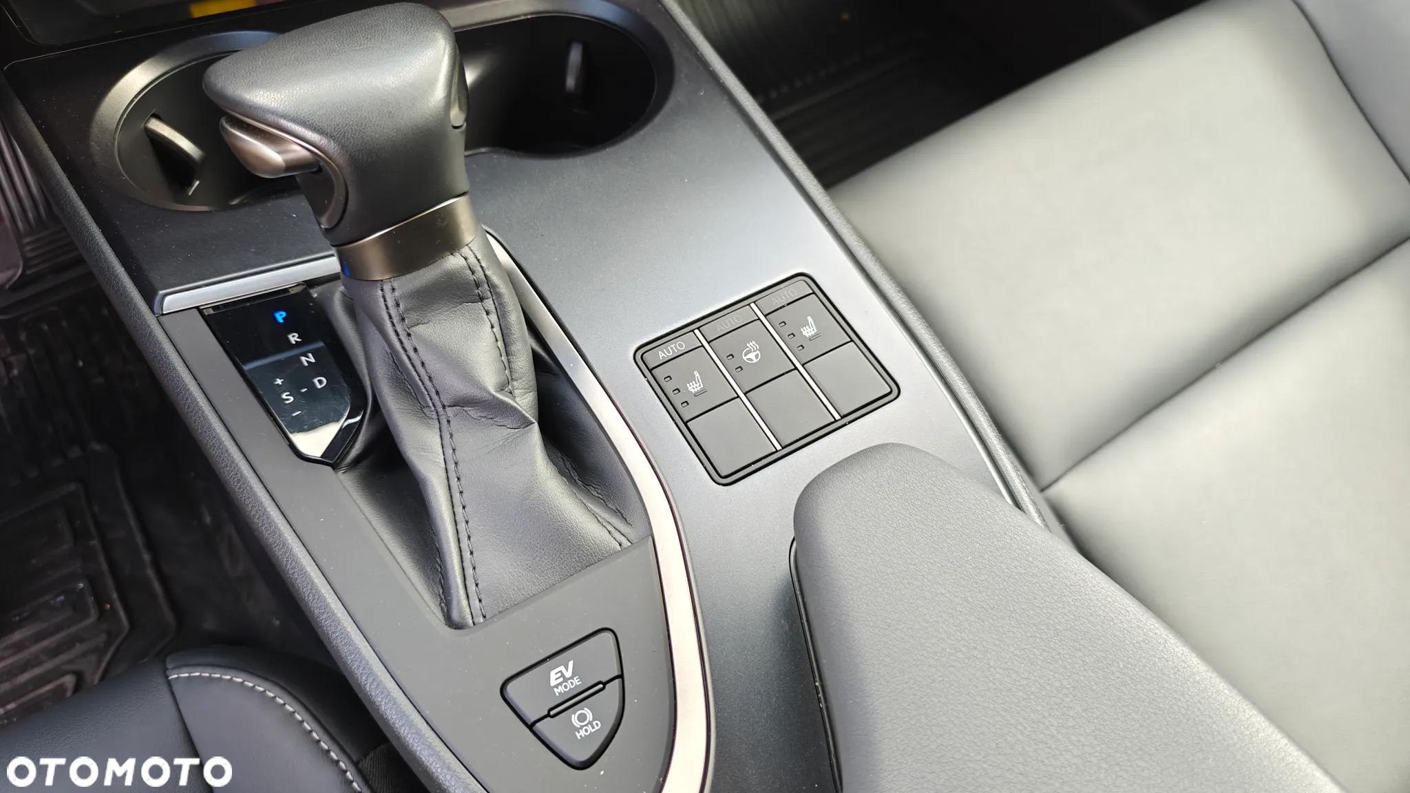 Lexus UX 250h GPF F Sport 2WD - 21