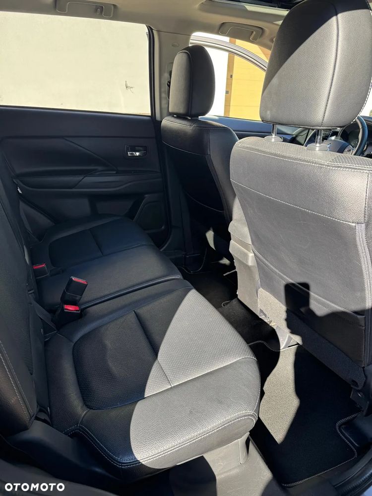 Mitsubishi Outlander 2.0 Instyle Navi 4WD CVT - 12