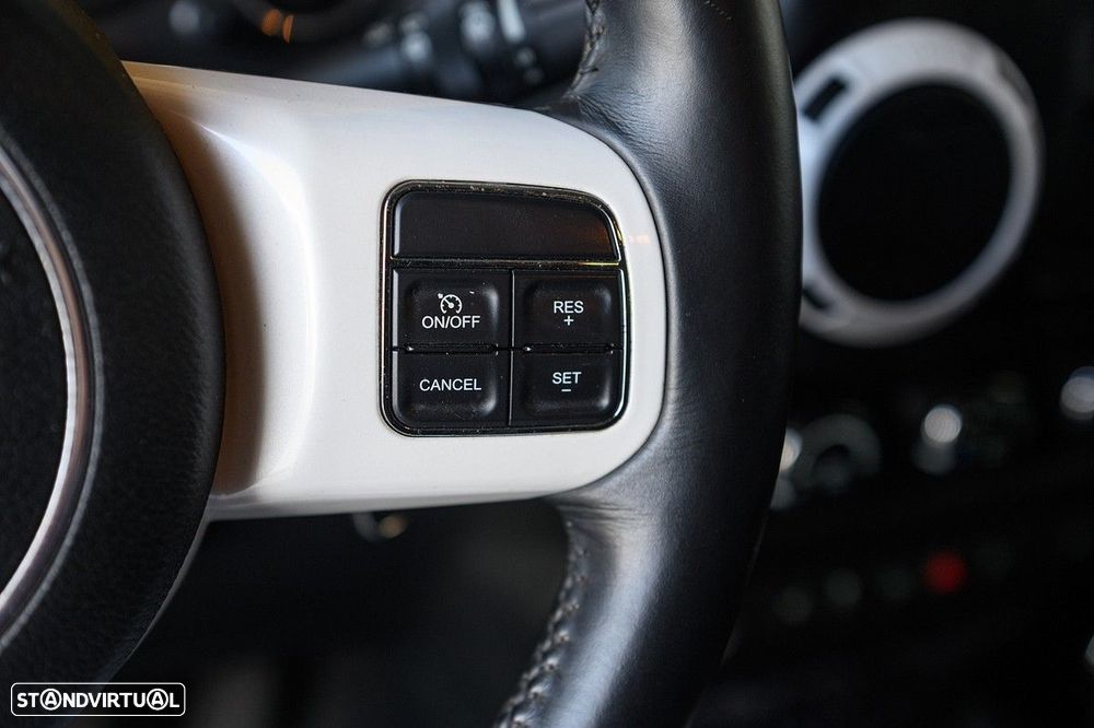 Jeep Wrangler 2.8 CRD Auto Sport - 31